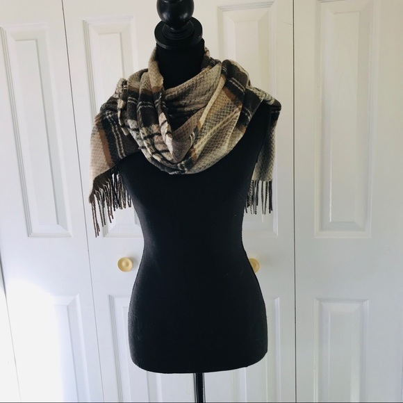 Plaid Wool Fringed Scarf EUC - Picture 4 of 5